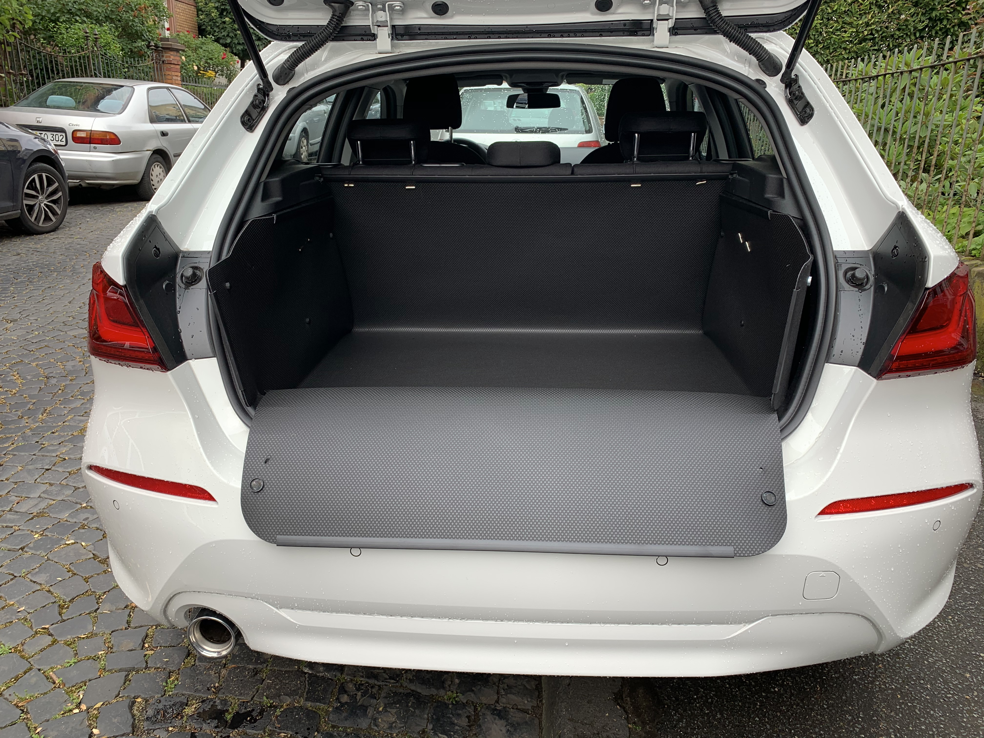 Kofferraumschutz für BMW 1er: Die ultimative Kofferraumwanne