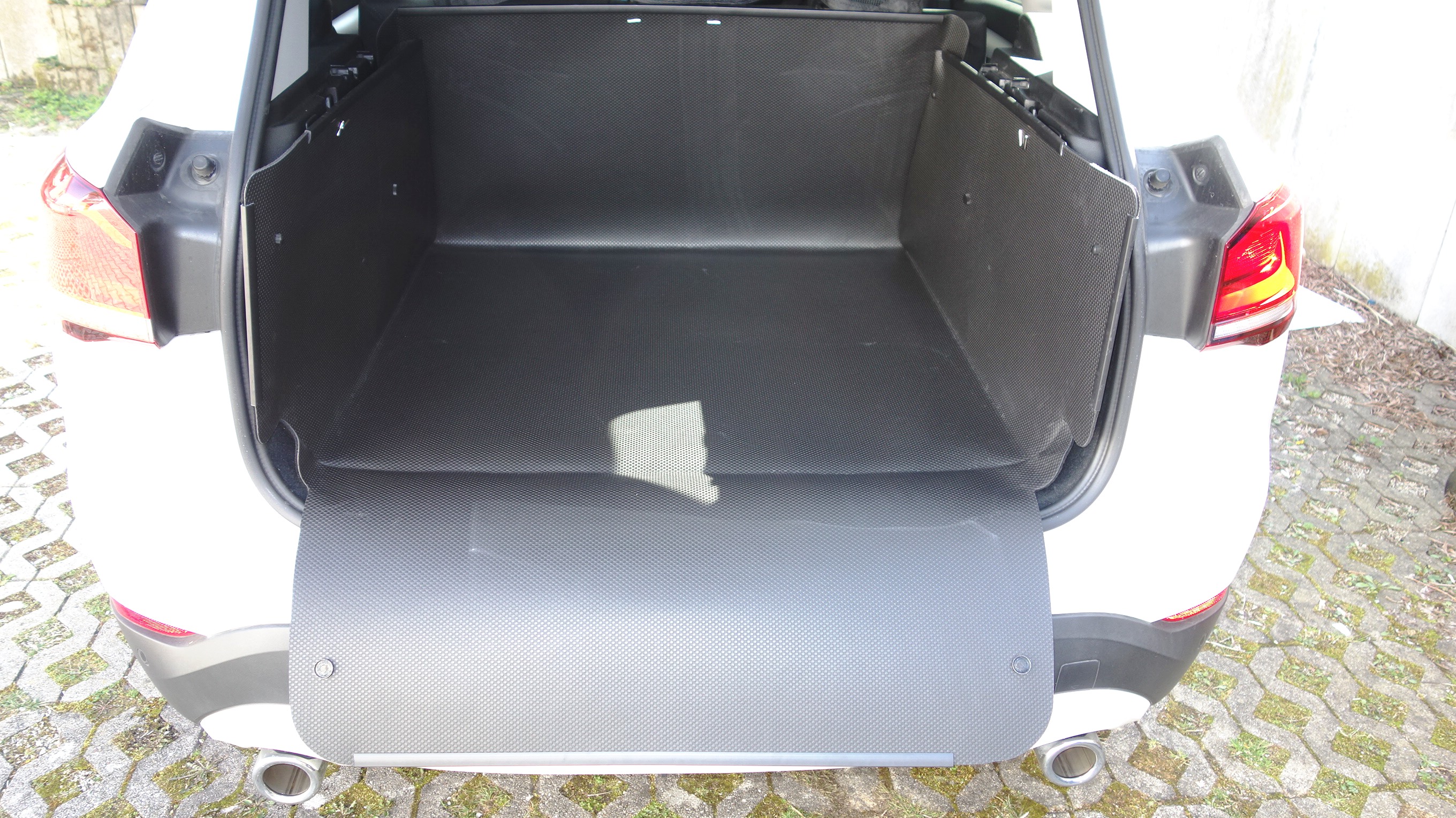 Kofferraumwanne BMW X1, Schutz für Wand und Boden | Automatten