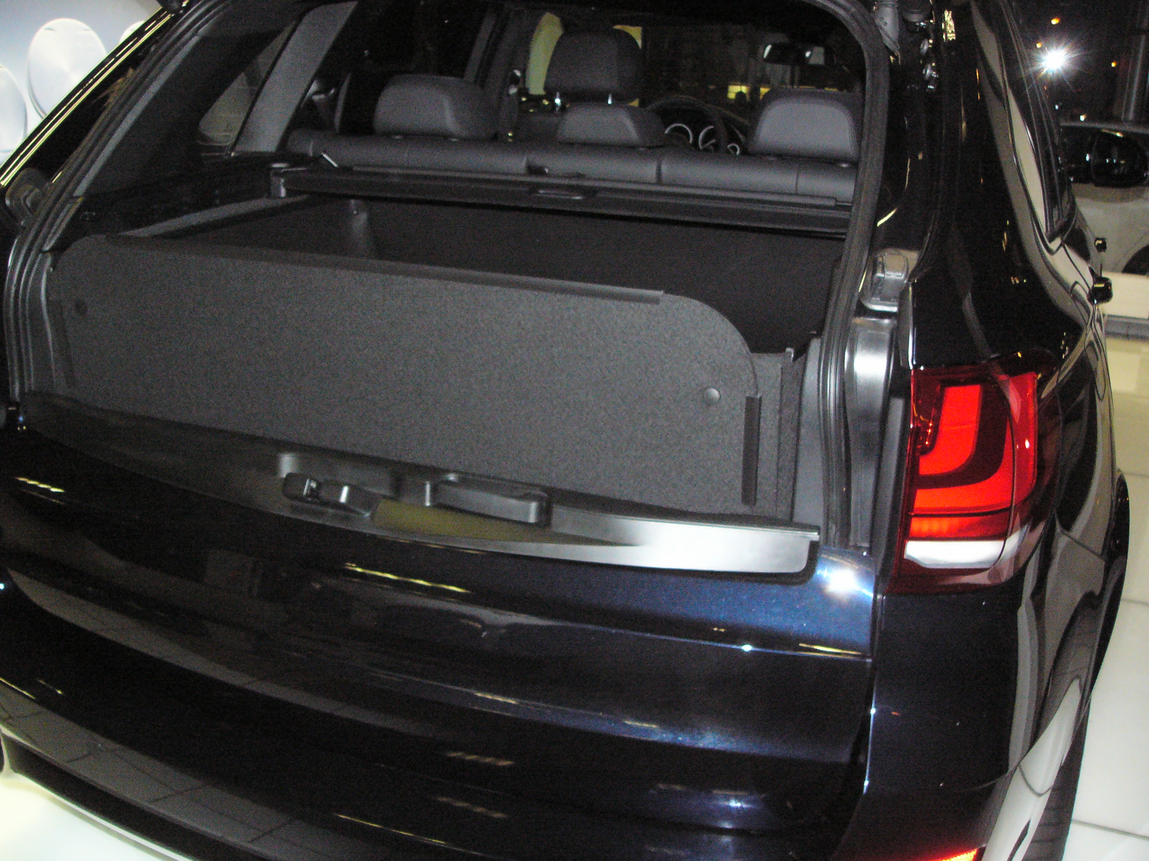 X5 100% für überzeugende Kofferraumwanne BMW