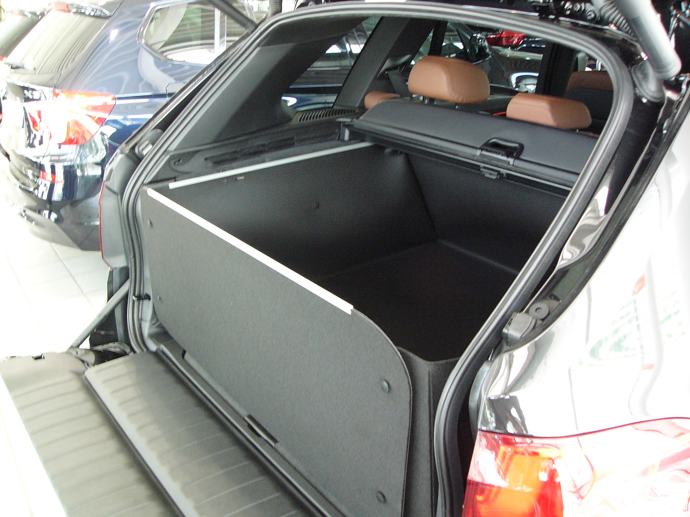 X5 100% für überzeugende Kofferraumwanne BMW