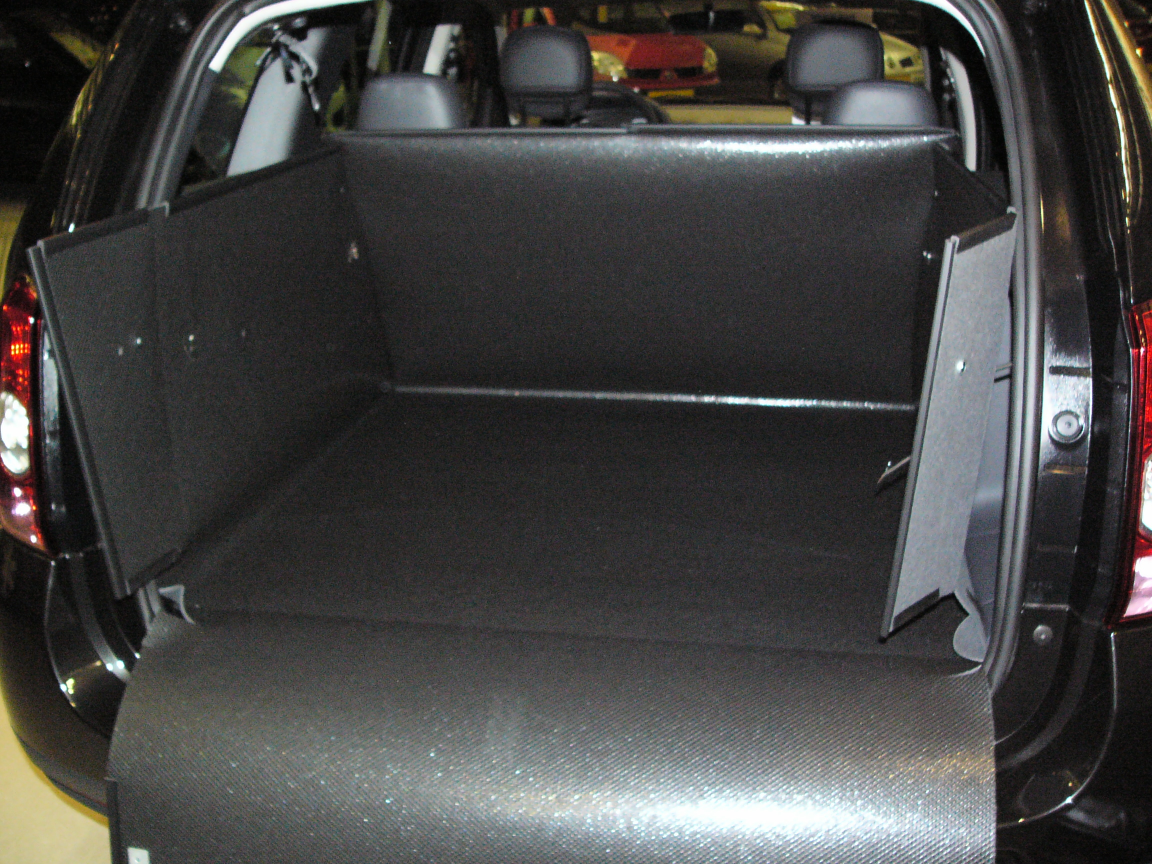Unverwüstliche, formstabile Kofferraumwanne Dacia Duster 4x4