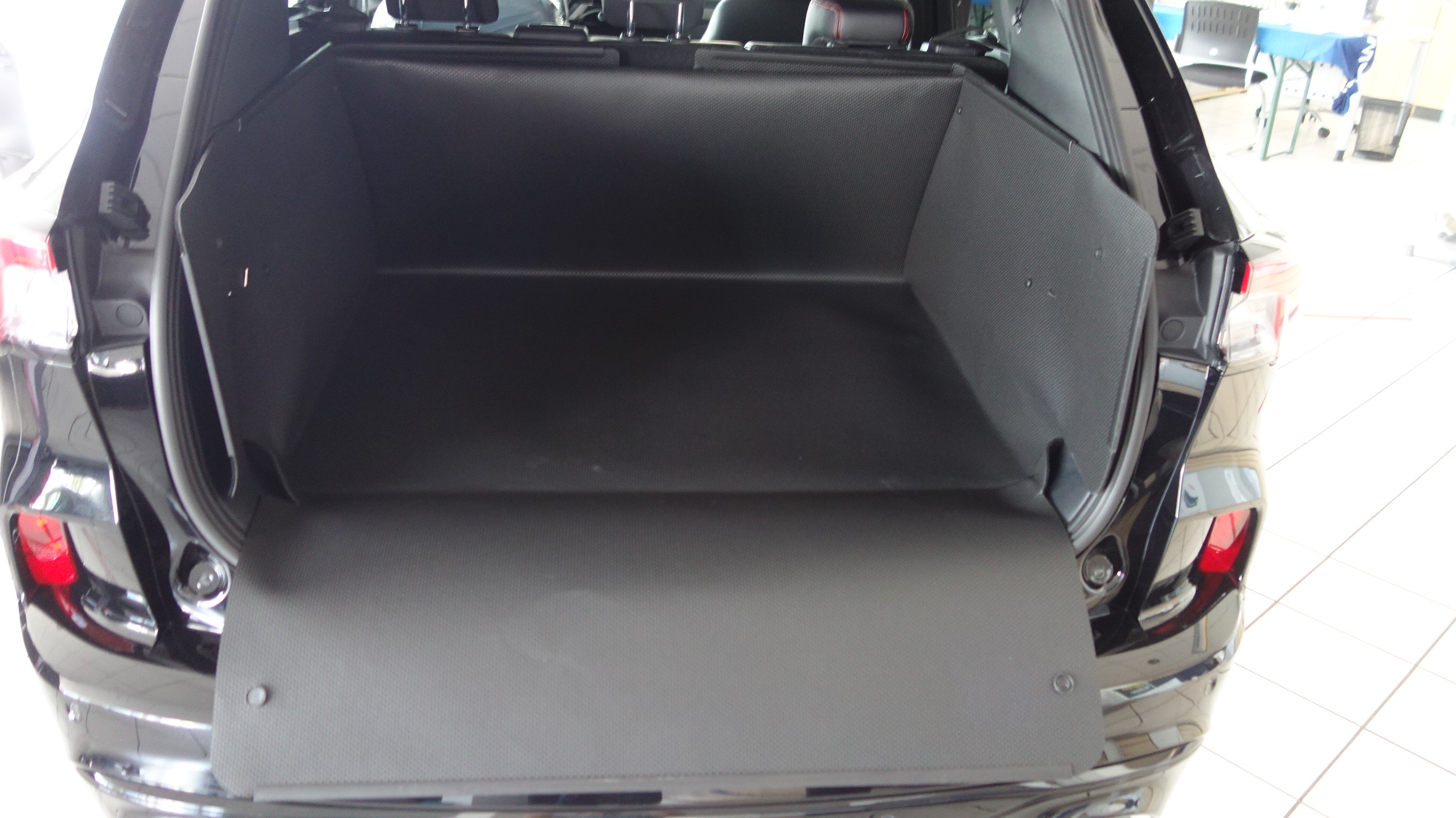 Auto Vollständige Abdeckung Leder Kofferraummatte Kofferraumwanne, für ford  kuga 2019-2023 Antirutschmatte Kofferraum Schutzmatte : : Auto &  Motorrad