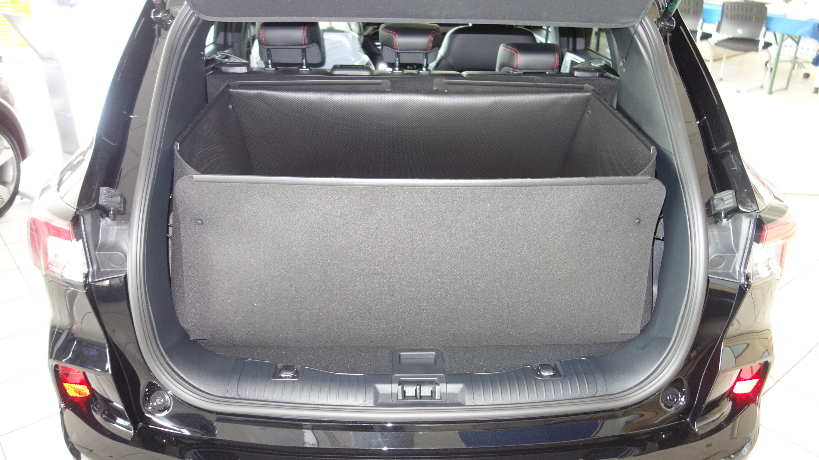 Kofferraummatte mit Ladekantenschutz für Ford Kuga 3 Typ DFK ab Bj. 2020