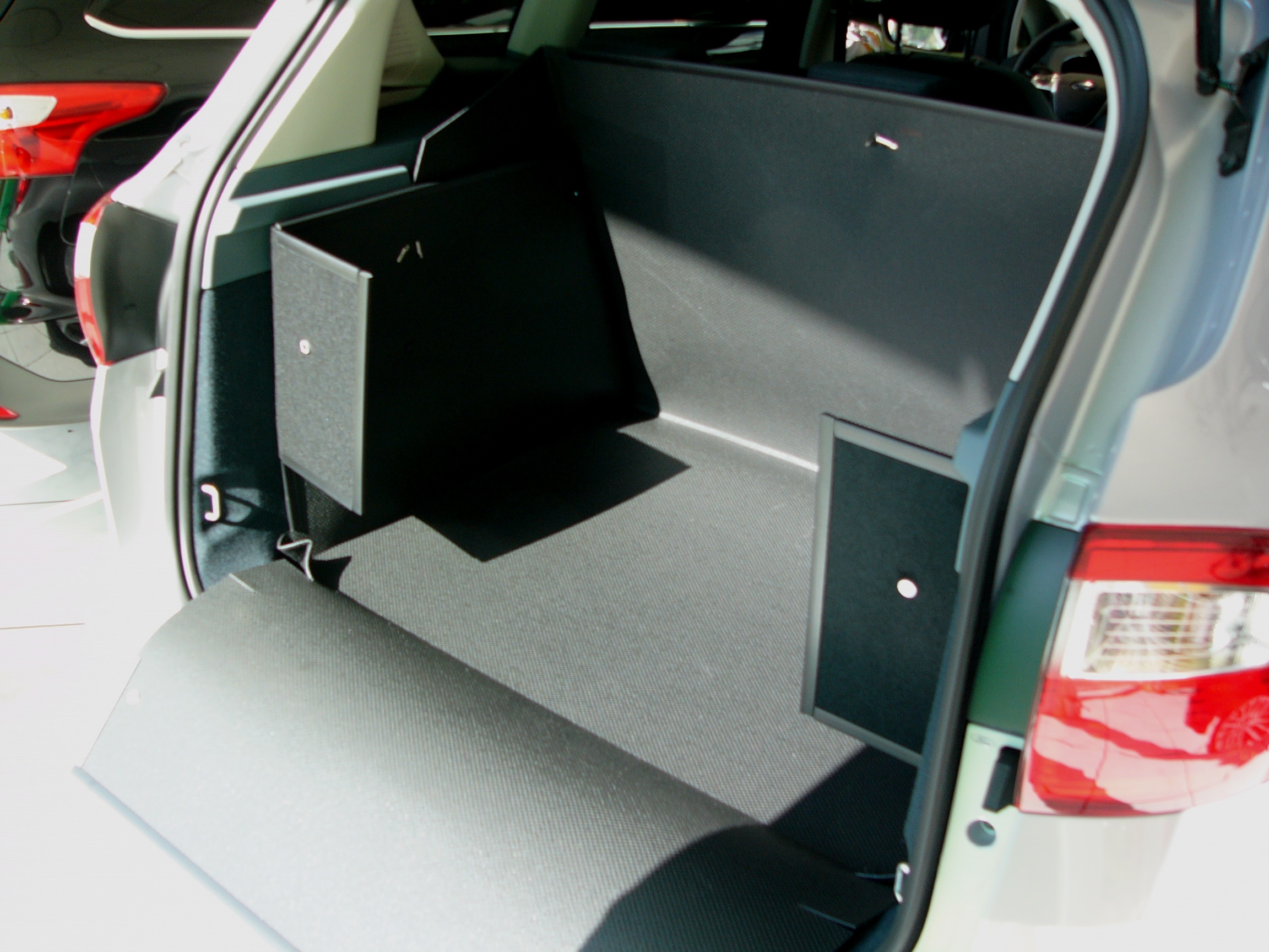 Kofferraumschutz C-Max, Ford professionelle für der Kofferraumwanne Passgenaue