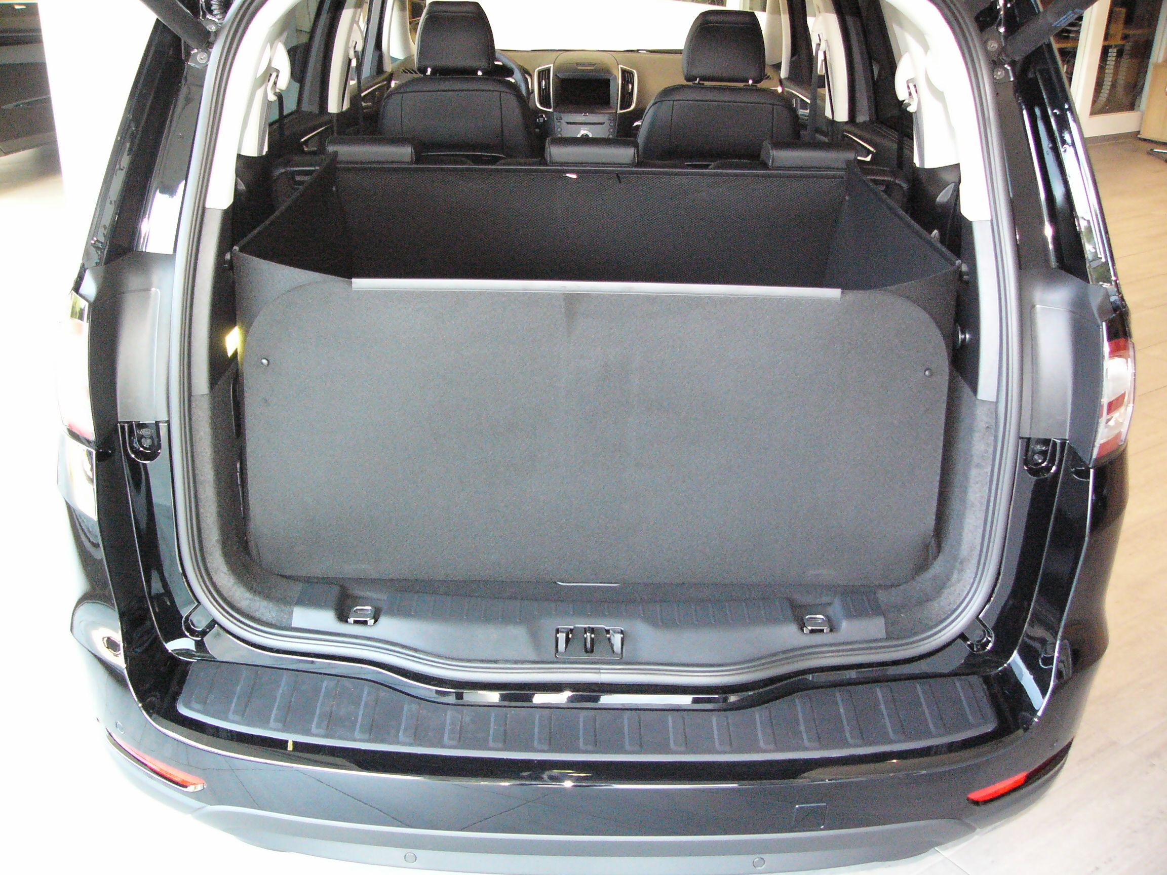Passgenaue Kofferraumwanne für Ford Galaxy, Nässe und hohe der Kofferraumschutz Schmutz, Beschädigung gegen