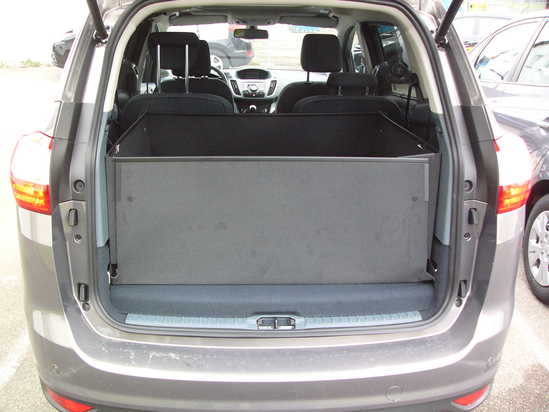 Kofferraumschutz Ford Grand C-Max 7 Sitzer.Auf ihn ist Verlass!