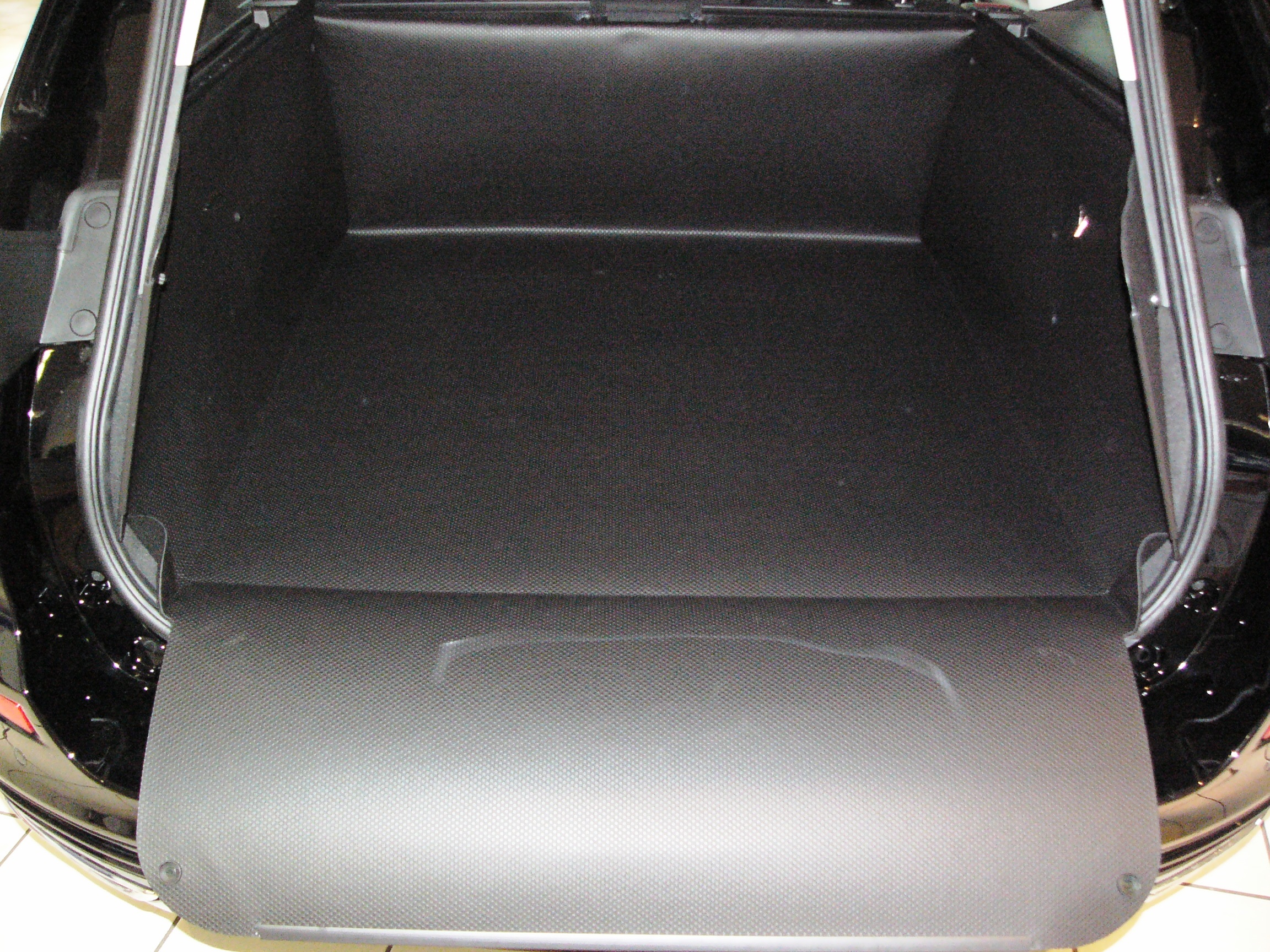 Passgenaue Kofferraumwanne für Ford Mondeo Turnier, der hohe  Kofferraumschutz gegen Schmutz, Nässe