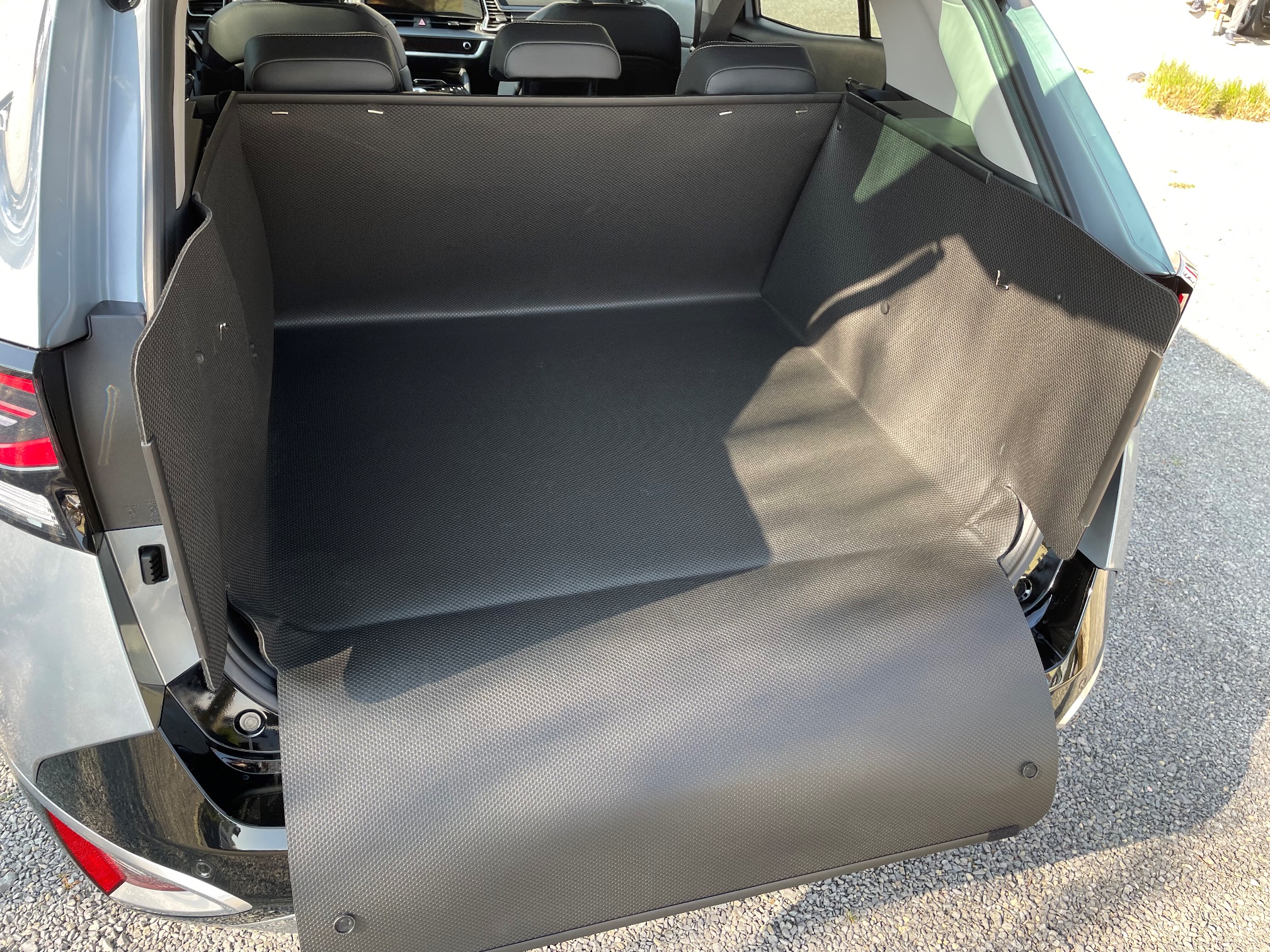 LANGBEAN Kofferraummatte Für Kia Sportage NQ5 - TPE Schutzmatte Mit Hohem Rand