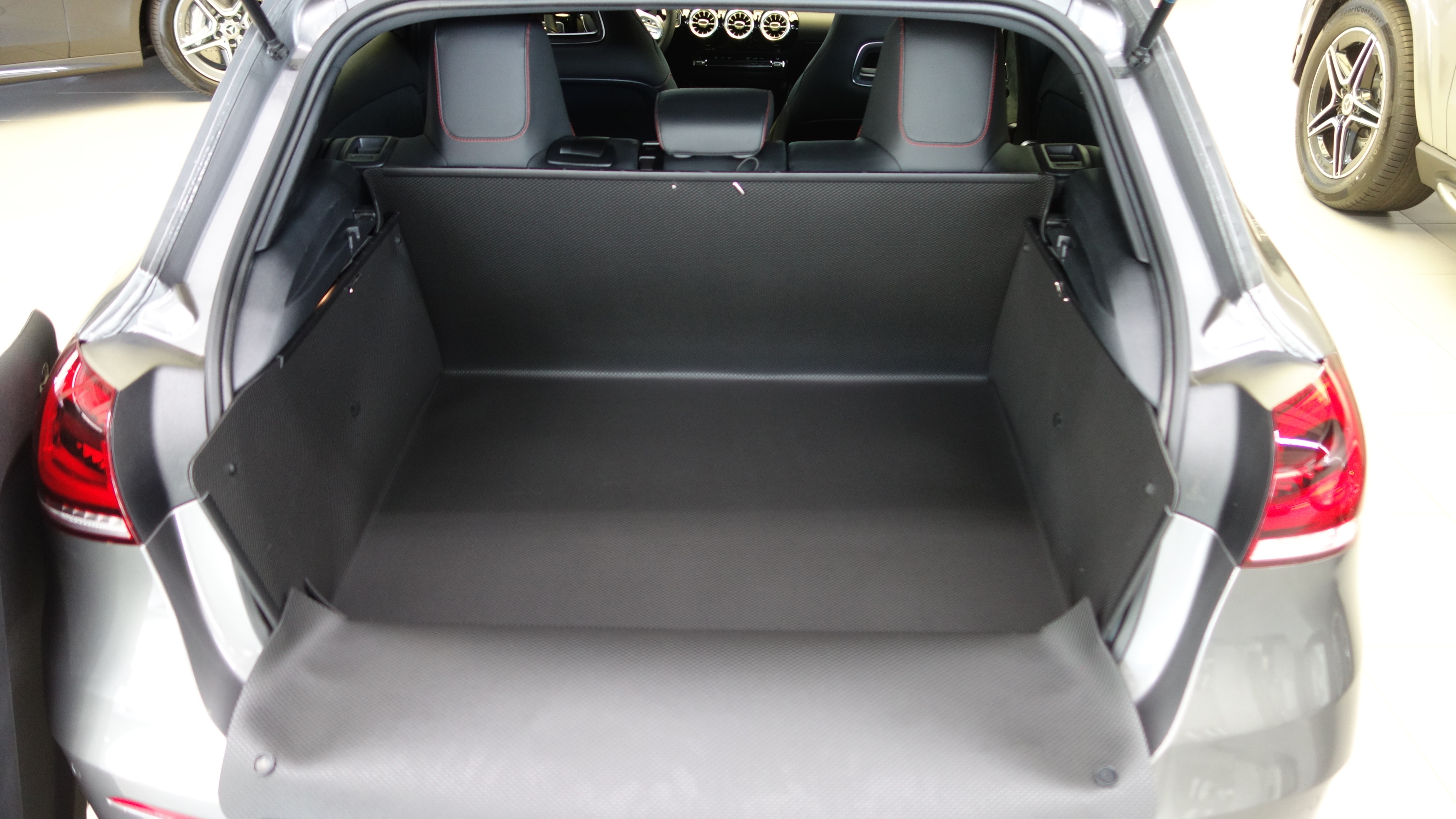 Hohe und stabile Kofferraumwanne für Mercedes A-klasse