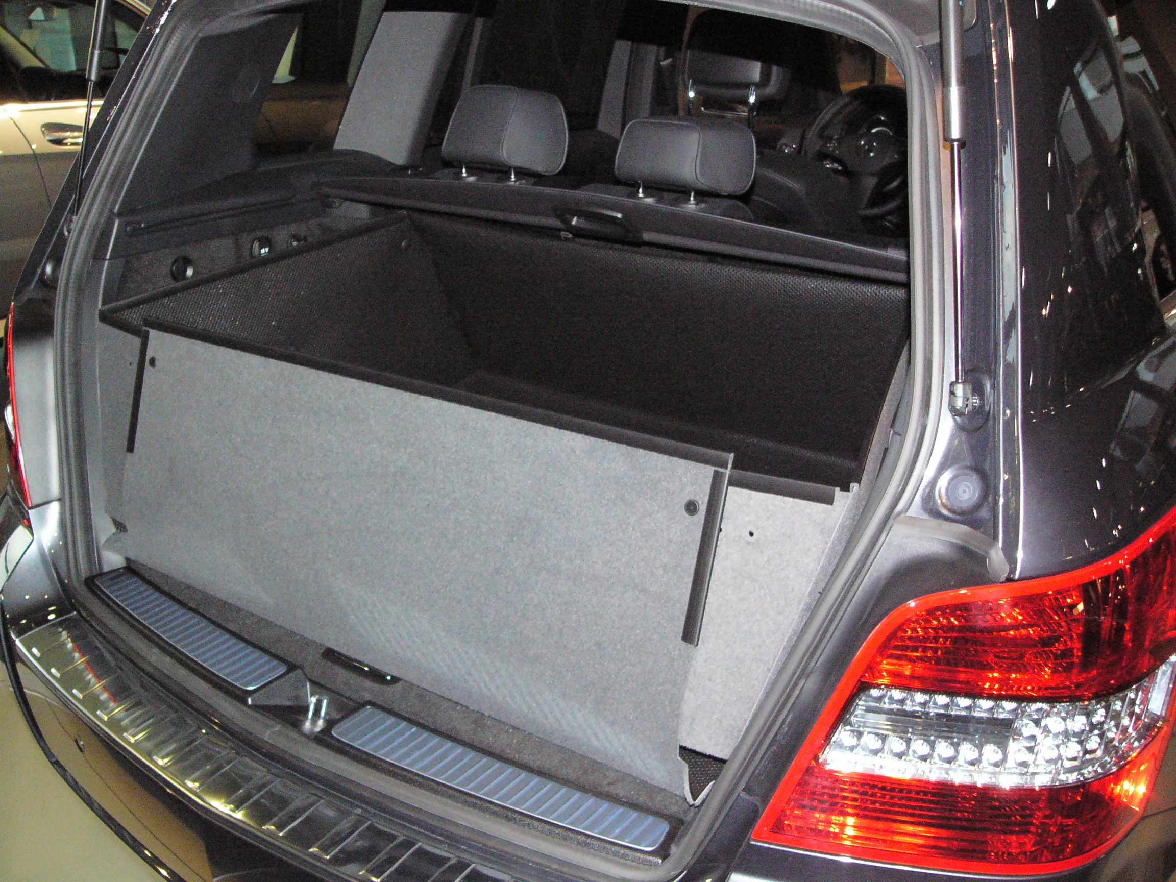 Rundum überzeugende Kofferraumwanne Mercedes GLK