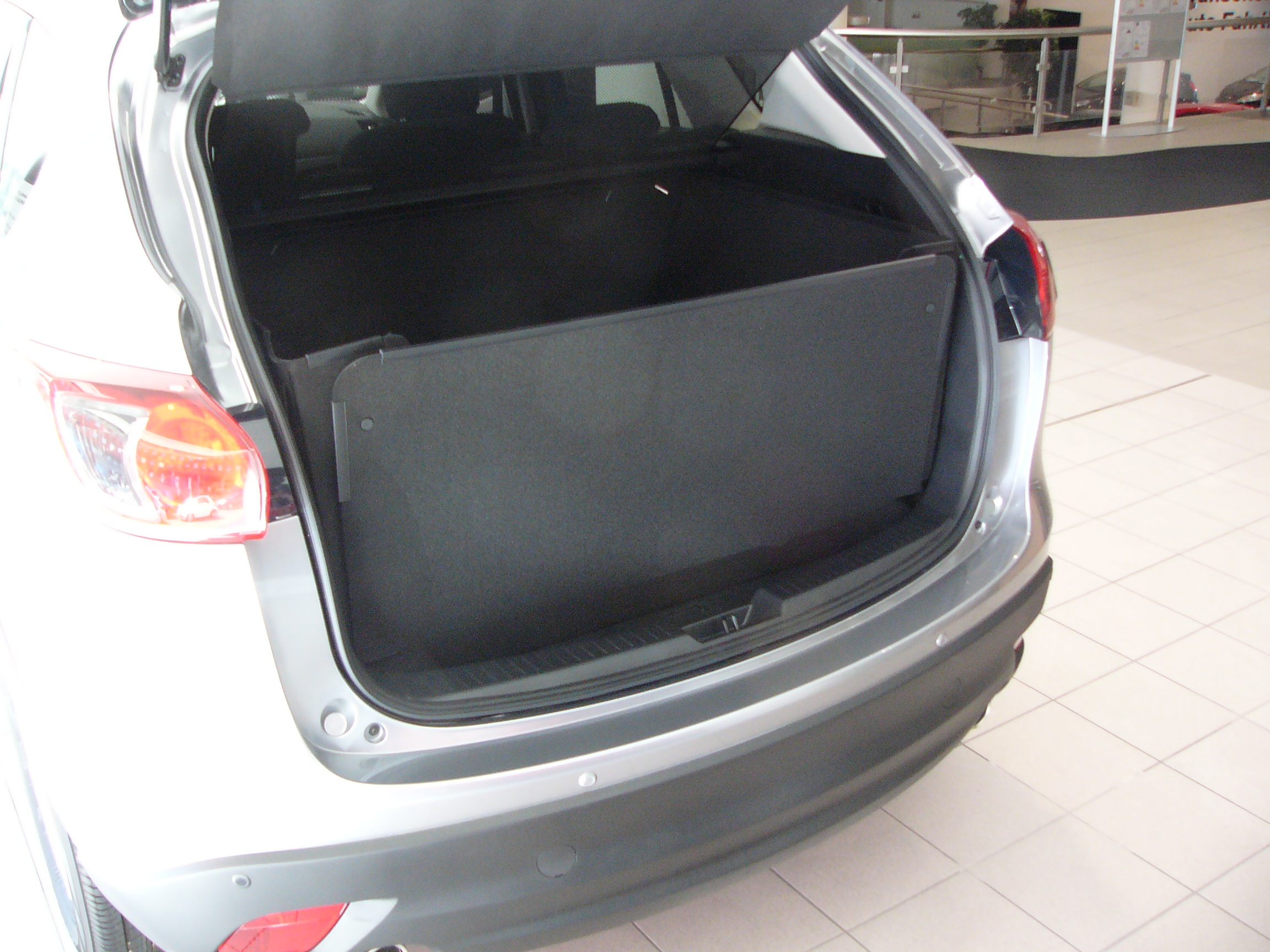 Mazda passgenaue Kofferraumwanne Schmutz, Beschädigung. Hoher Kofferraumschutz gegen für und Nässe Hundebox hoch, CX-5,