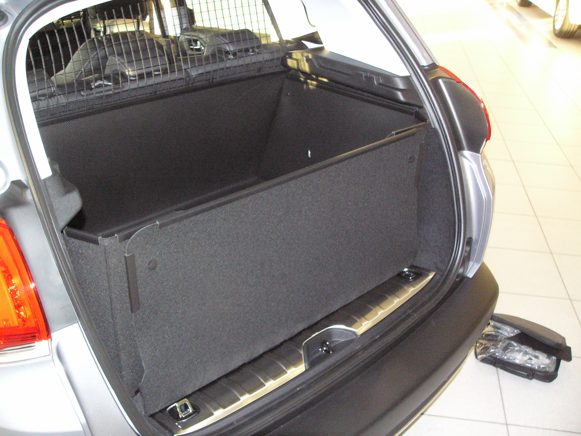 Kofferraumwanne, Hundebox für Peugeot 2008