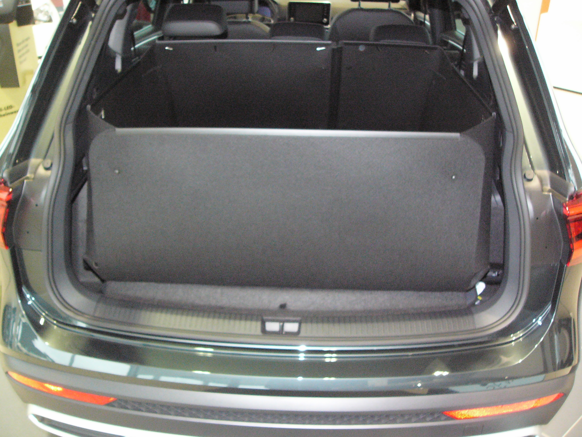 Kofferraumwanne M13 für Seat Tarraco 7-Sitzer, der multifunktionale  Kofferraumschutz für Business und Sport.
