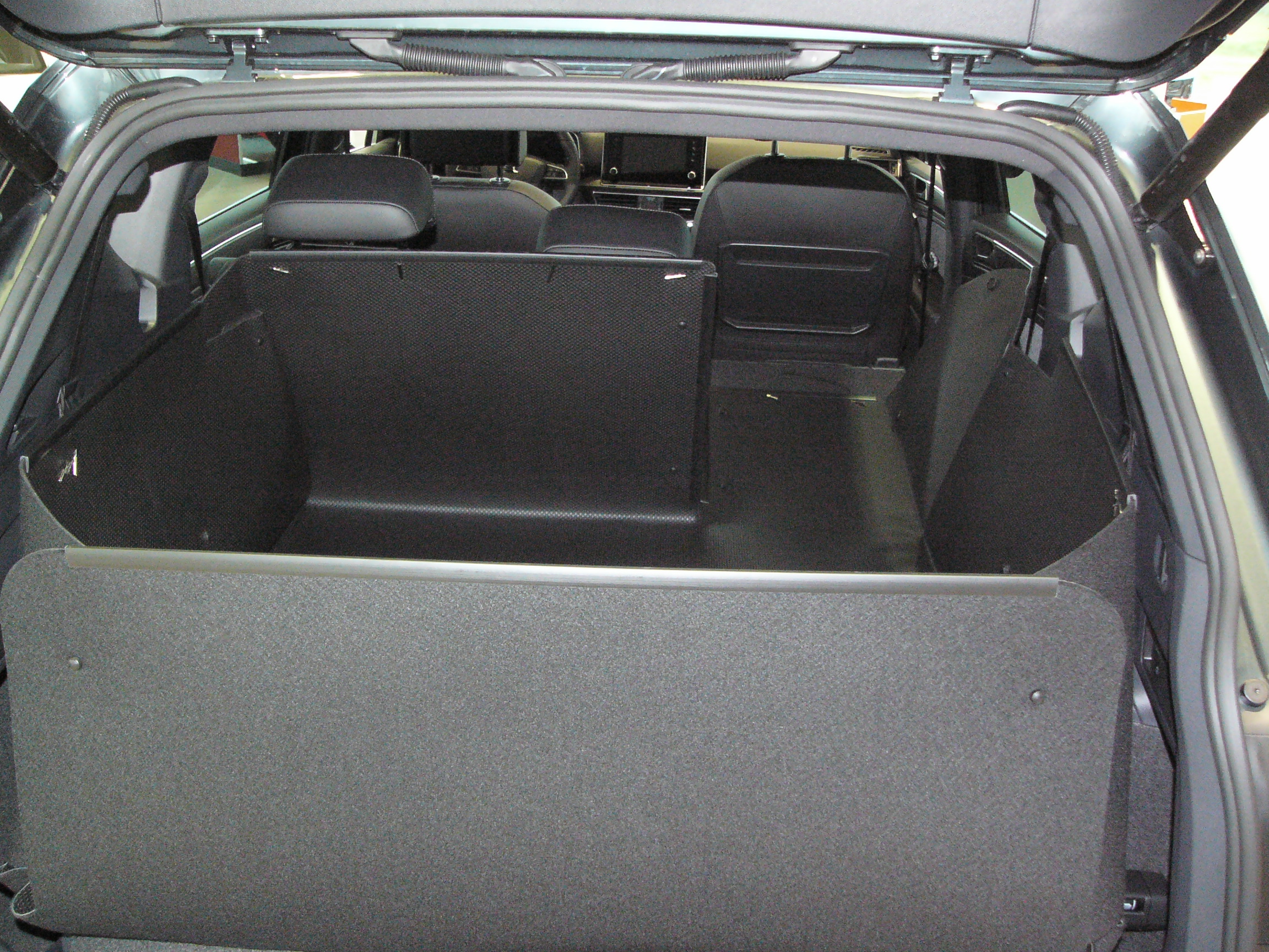Kofferraumwanne M13 für Seat Tarraco 7-Sitzer, der multifunktionale  Kofferraumschutz für Business und Sport.