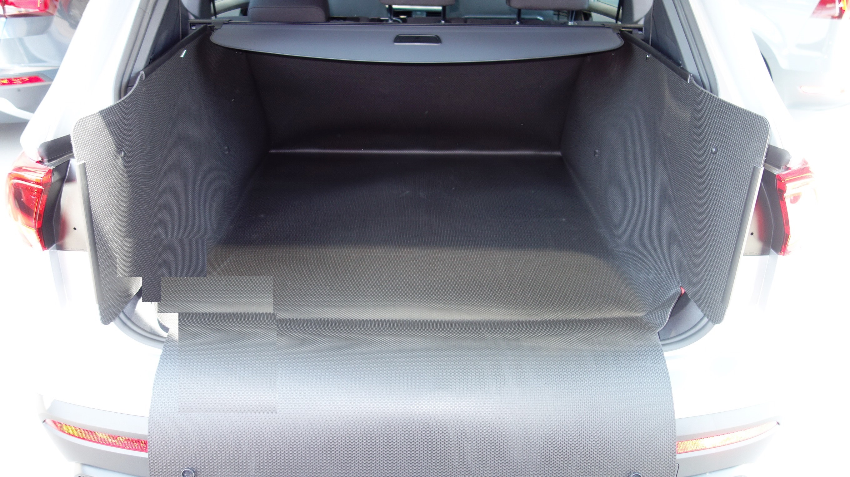 Kofferraumwanne M00 für Seat Tarraco 5-Sitzer, der multifunktionale  Kofferraumschutz für Business und Sport.