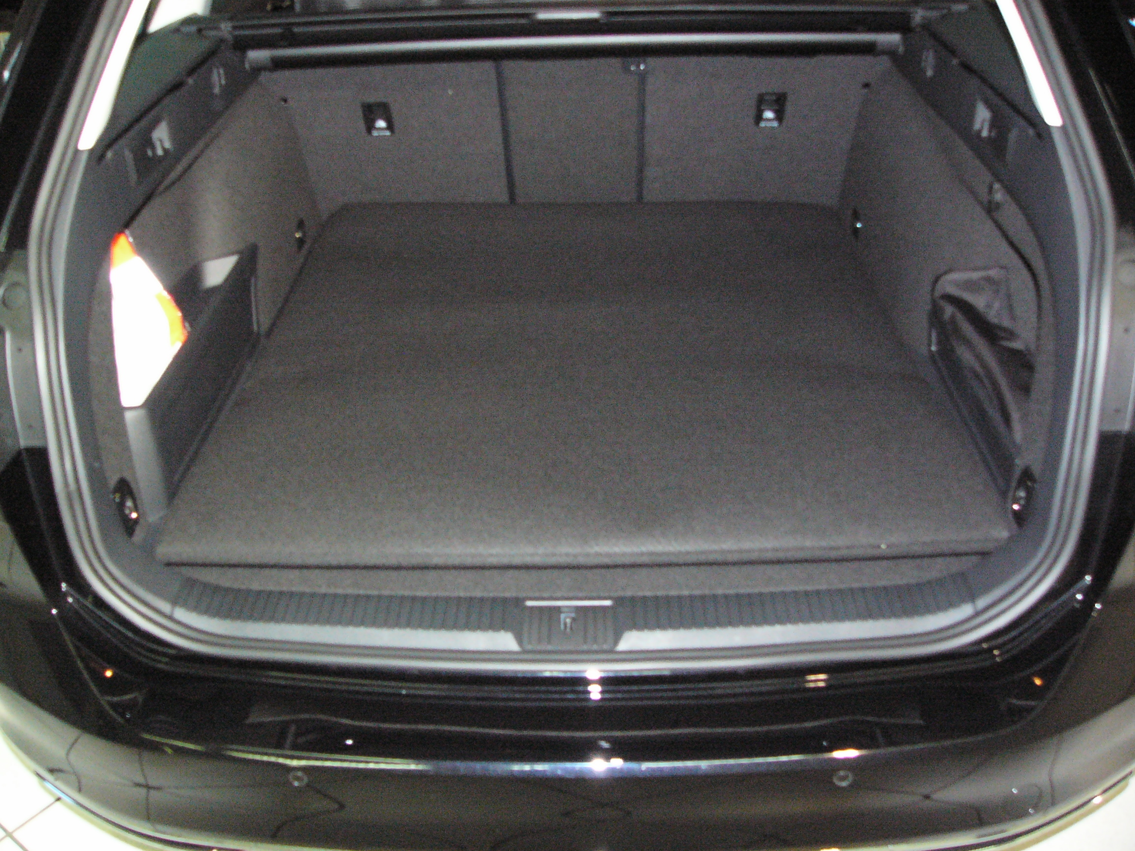 Kofferraumwanne aus Plastik Volkswagen Passat (B8) variant ab 12.2014-  Kofferraumschutz