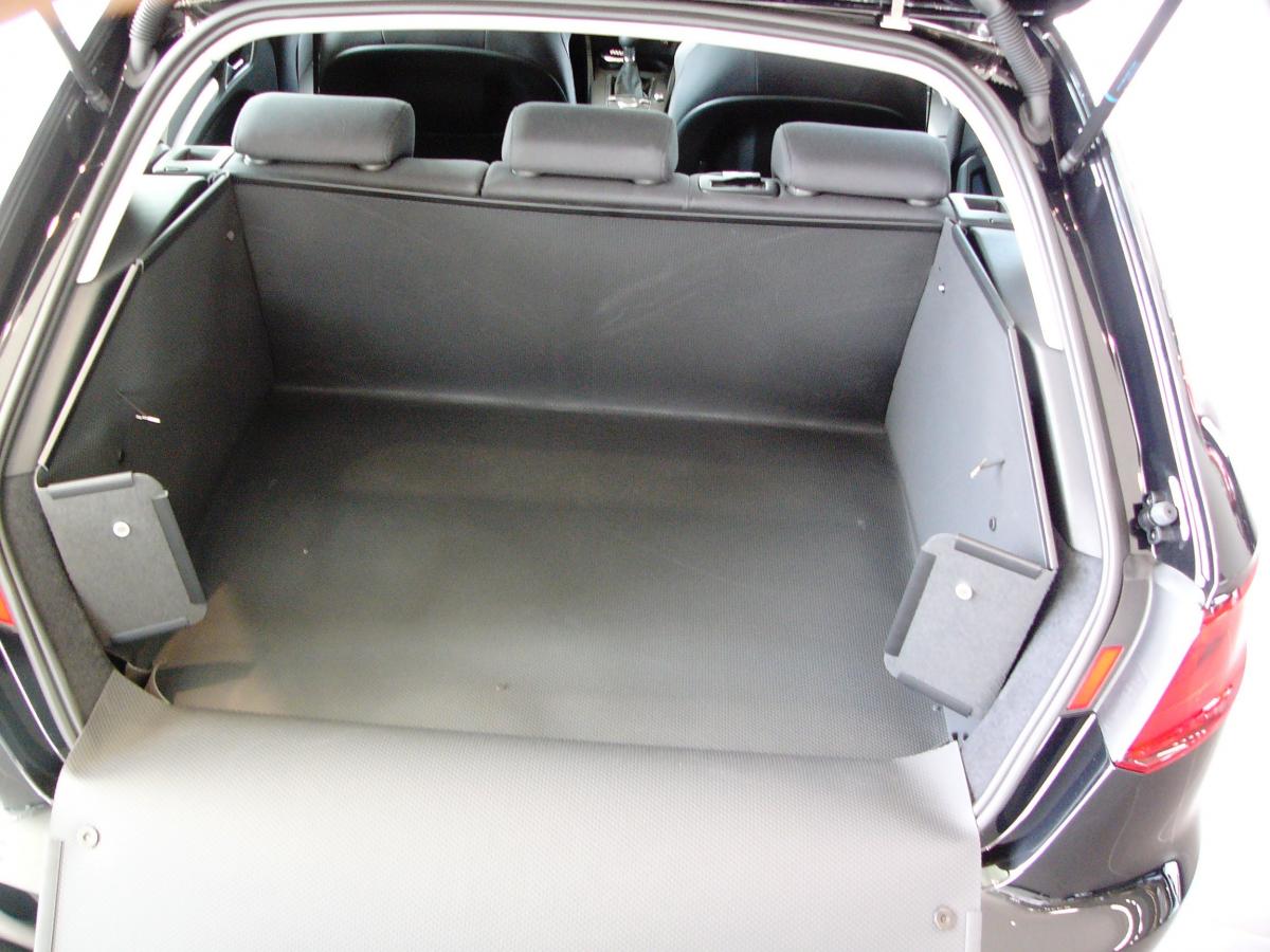 Nicht nur der Boden und die Wände werden fensterhoch geschützt, sondern auch ganz verlässlich die Stoßstange.