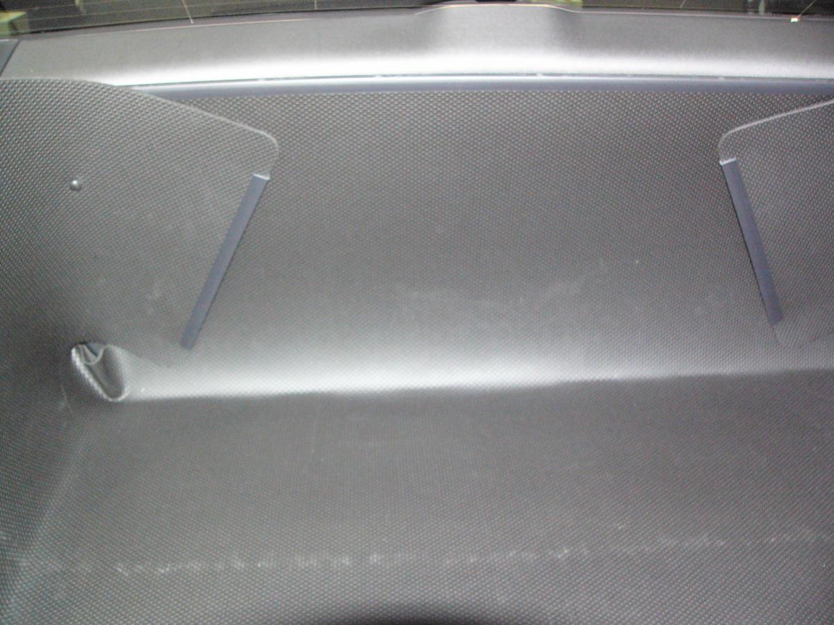 Auch die Heckklappe wird zuverlässig, fensterhoch geschützt.