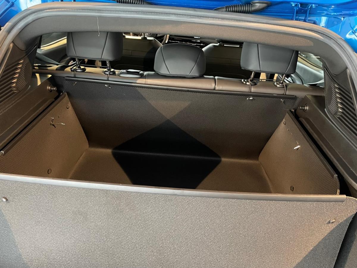 Die Heckklappe des Tonalewird rundum geschützt nicht nur gegen Schmutz und Kratzer, sondern auch dank der 5mm dicken Wand gegen mechanische Beschädigung.