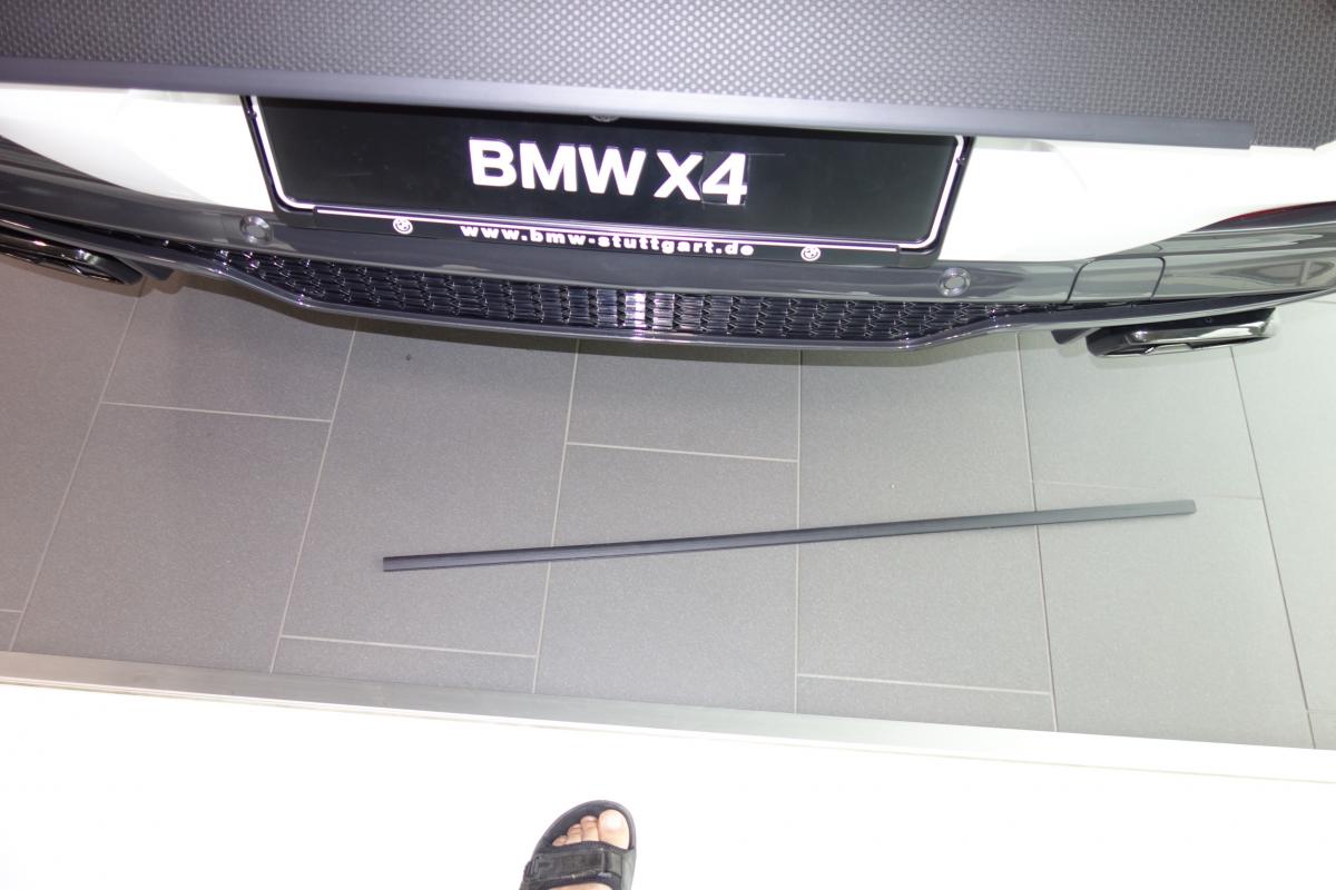 Stoßstangenschutz für BMW X4 ist ein verlässlicher Schutz beim Be- und Entladen.