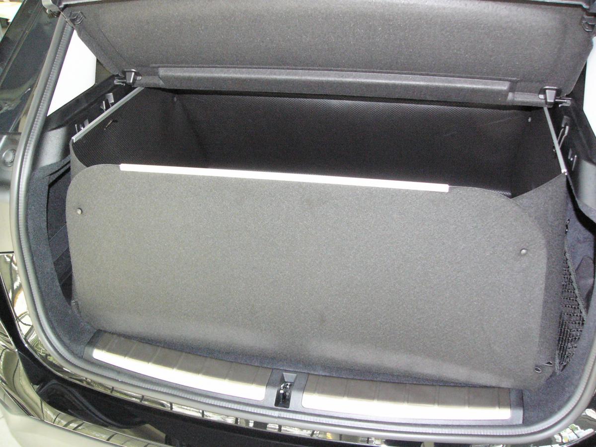 Stoßstange hochgeklappt erhält Ihr BMW X1 eine geschlossene und wasserdichte Wanne.