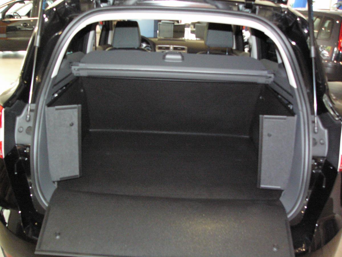 Passgenaue Kofferraumwanne für Ford Kuga, der hohe Kofferraumschutz gegen Schmutz, Nässe und Beschädigung