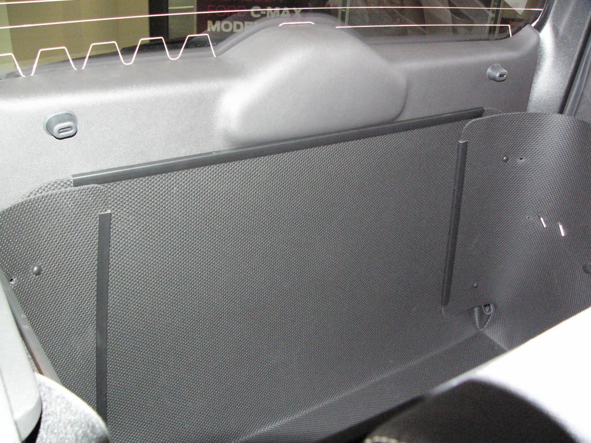 Passgenaue Kofferraumwanne für Ford Tourneo Courier, der hohe Kofferraumschutz gegen Schmutz, Nässe und Beschädigung