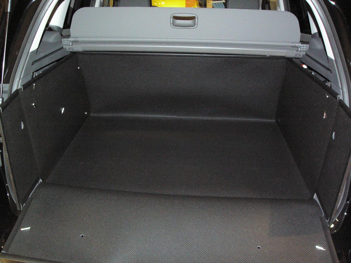 Passgenaue Kofferraumwanne für Ford Kuga, der hohe Kofferraumschutz gegen Schmutz, Nässe und Beschädigung