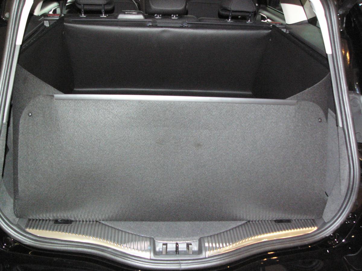 Passgenaue Kofferraumwanne für Ford Mondeo Turnier, der hohe Kofferraumschutz gegen Schmutz, Nässe und Beschädigung