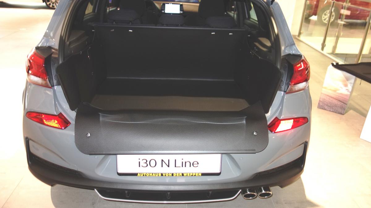 Sie haben nicht nur für den gesamten Kofferraum von Hyundai i30  sondern auch für die Ladekante und Stoßstange professionellen und zuverlässigen Schutz vor Schmutz und Beschädigung. Der inhaenger ist selbststehend, ohne Klettverschlüsse, Bänder oder Schnü
