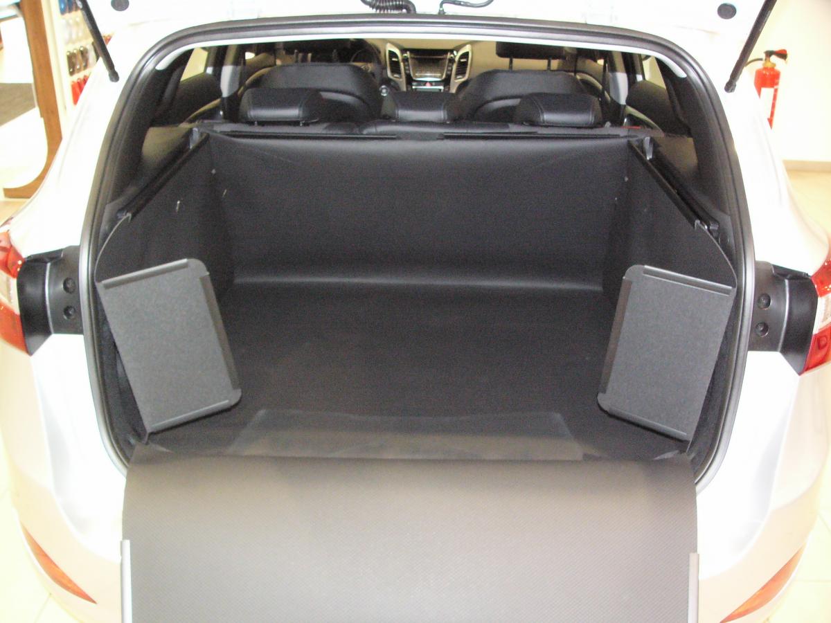 Passgenaue Kofferraumwanne für Hyundai i30 cw, der hohe Kofferraumschutz gegen Schmutz, Nässe und Beschädigung