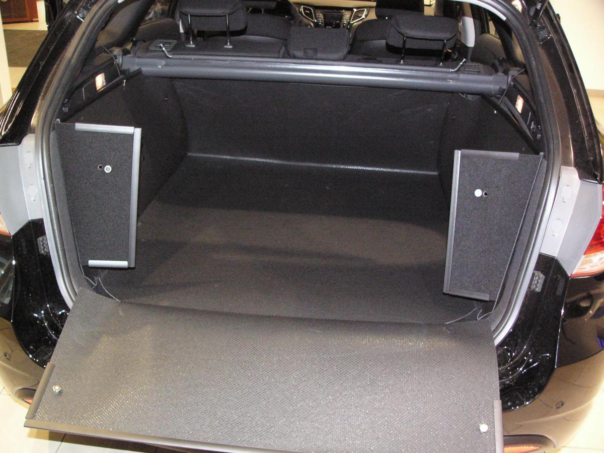 Der hohe Kofferraumschutz für Hyundai i40 cw,  passgenaue Kofferraumwanne gegen Schmutz, Nässe und Beschädigung