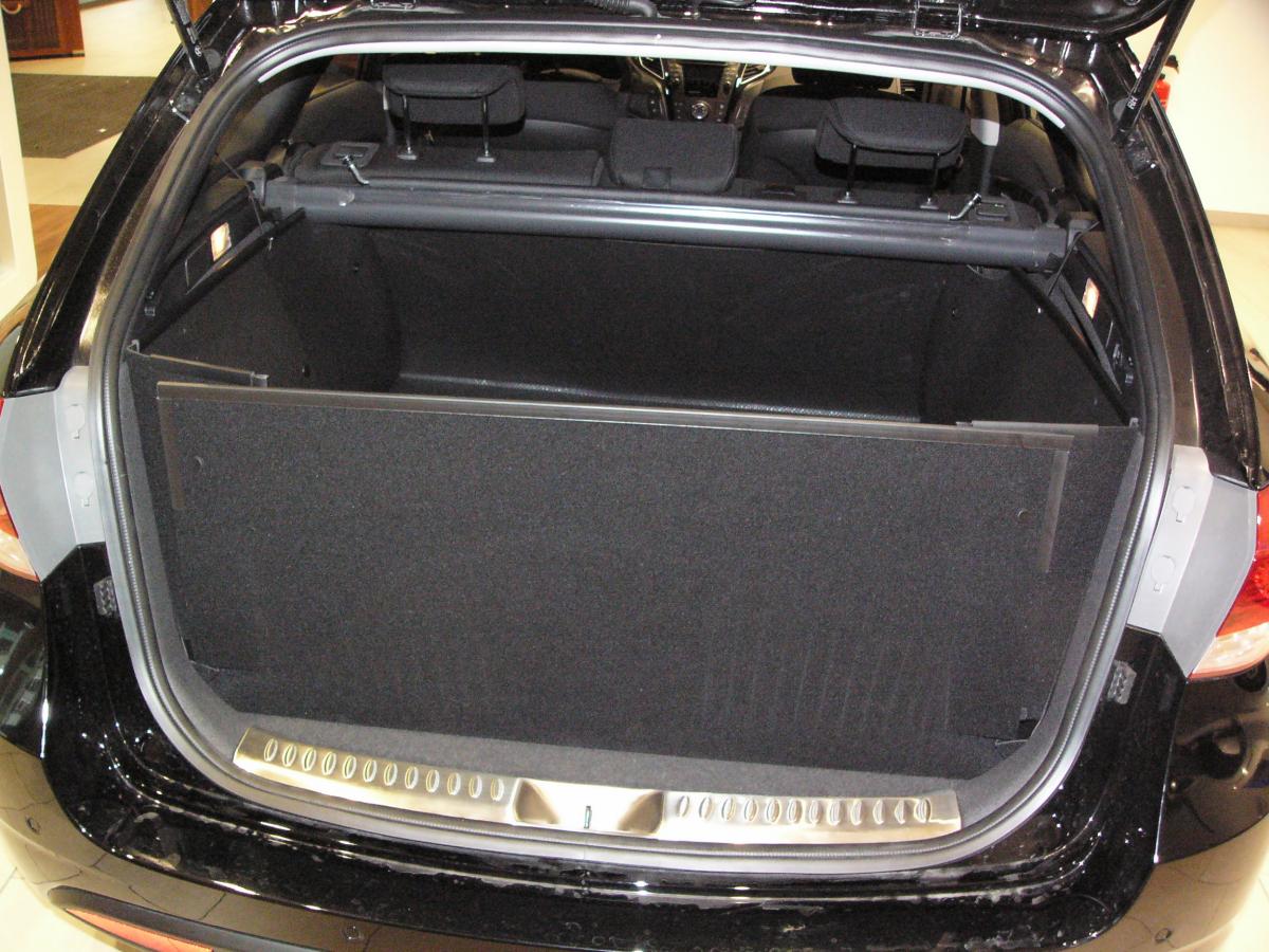 Der hohe Kofferraumschutz für Hyundai i40 cw,  passgenaue Kofferraumwanne gegen Schmutz, Nässe und Beschädigung