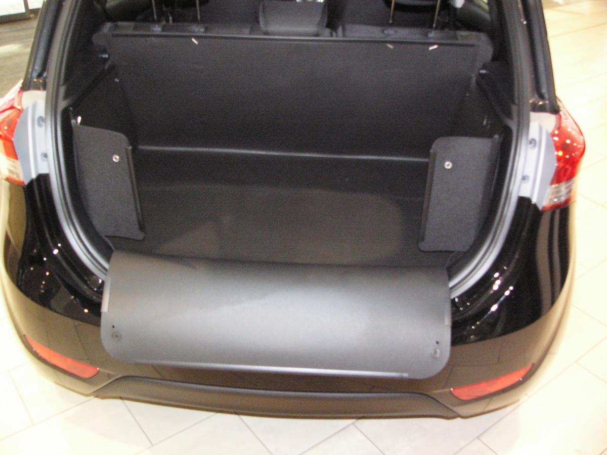 Der hohe Kofferraumschutz für Hyundai ix20,  passgenaue Kofferraumwanne gegen Schmutz, Nässe und Beschädigung