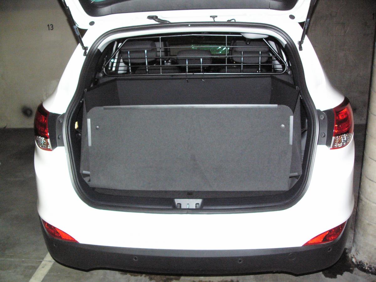 Der hohe Kofferraumschutz für Hyundai ix35,  passgenaue Kofferraumwanne gegen Schmutz, Nässe und Beschädigung