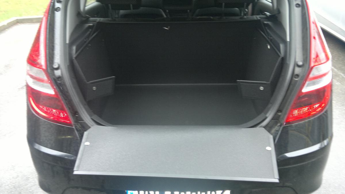 Passgenaue Kofferraumwanne für Hyundai i30, der hohe Kofferraumschutz gegen Schmutz, Nässe und Beschädigung