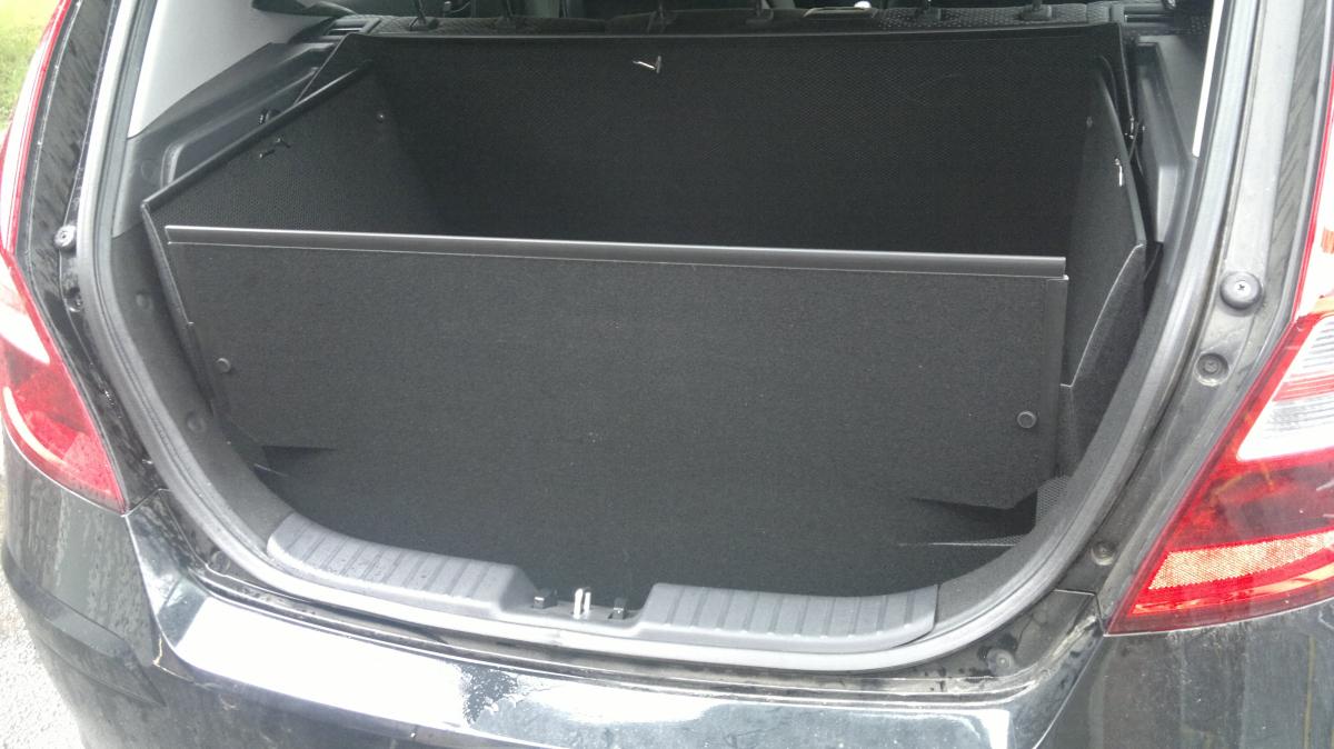 Passgenaue Kofferraumwanne für Hyundai i30, der hohe Kofferraumschutz gegen Schmutz, Nässe und Beschädigung