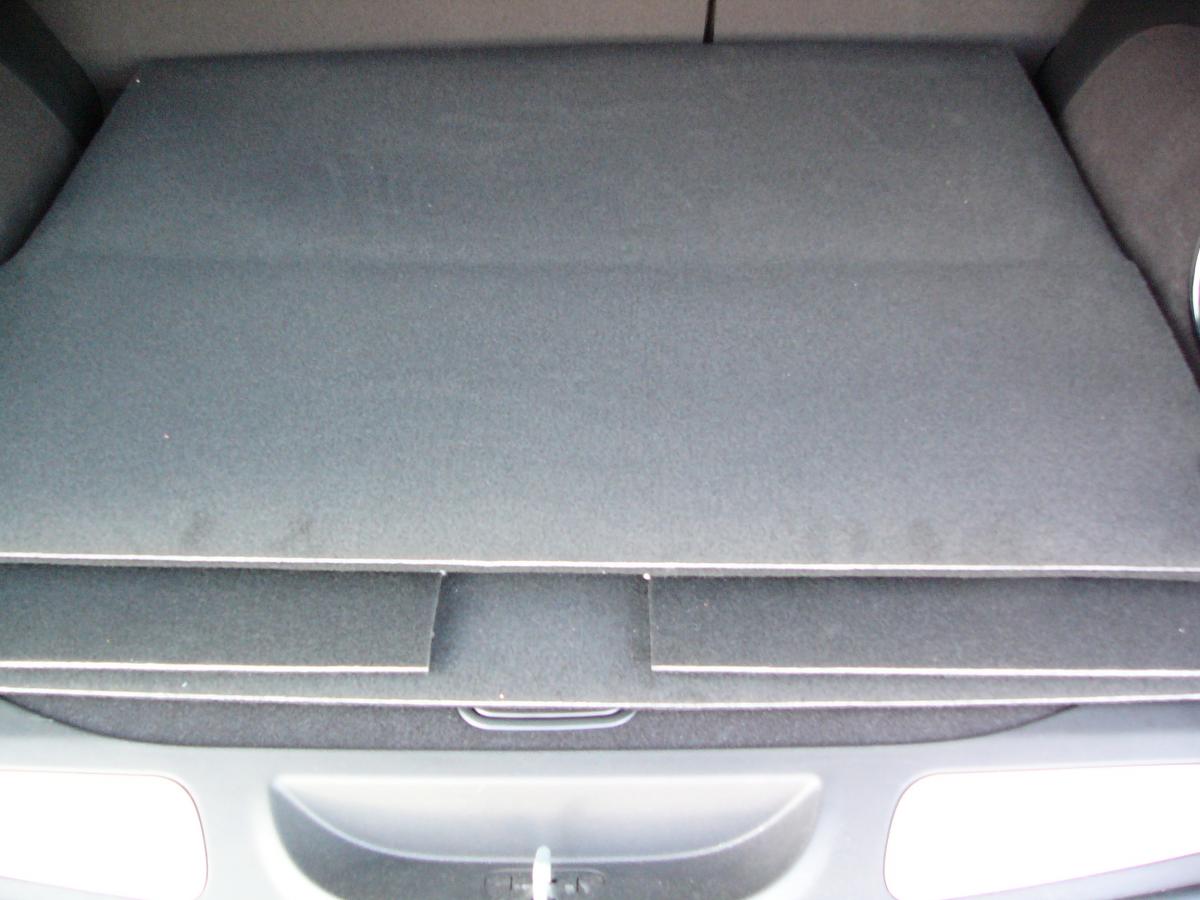 Der hohe Kofferraumschutz für Jeep Grand Cherokee,  passgenaue Kofferraumwanne gegen Schmutz, Nässe und Beschädigung