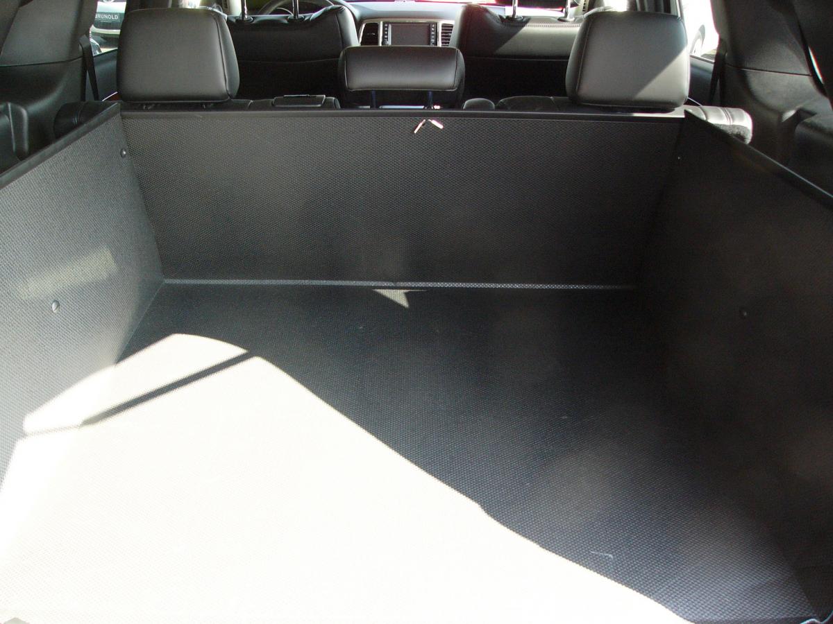 Sie haben nicht nur für den gesamten Kofferraum von Jeep Grand Cherokee  sondern auch für die Ladekante und Stoßstange professionellen und zuverlässigen Schutz vor Schmutz und Beschädigung. Der inhaenger ist selbststehend, ohne Klettverschlüsse, Bänder od