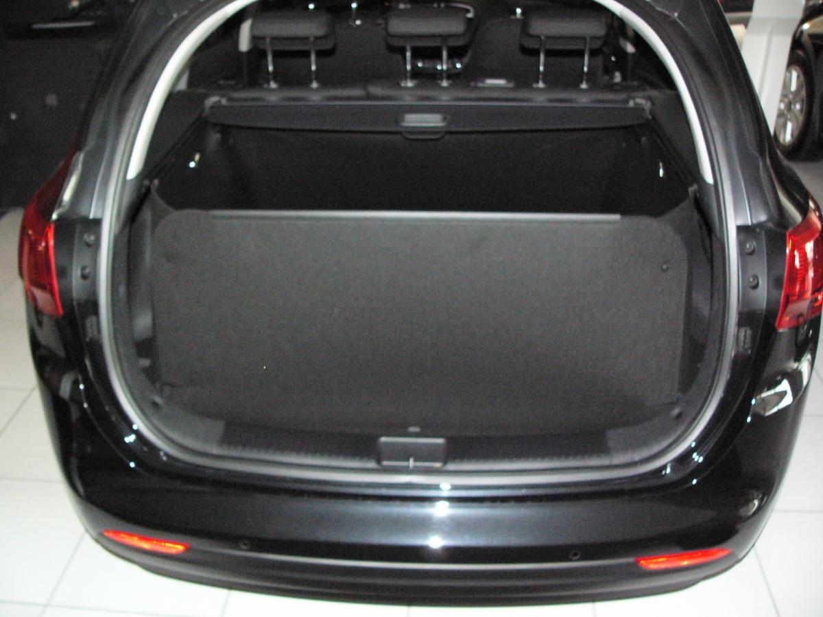 Der hohe Kofferraumschutz für Kia Ceeds sw,  passgenaue Kofferraumwanne gegen Schmutz, Nässe und Beschädigung