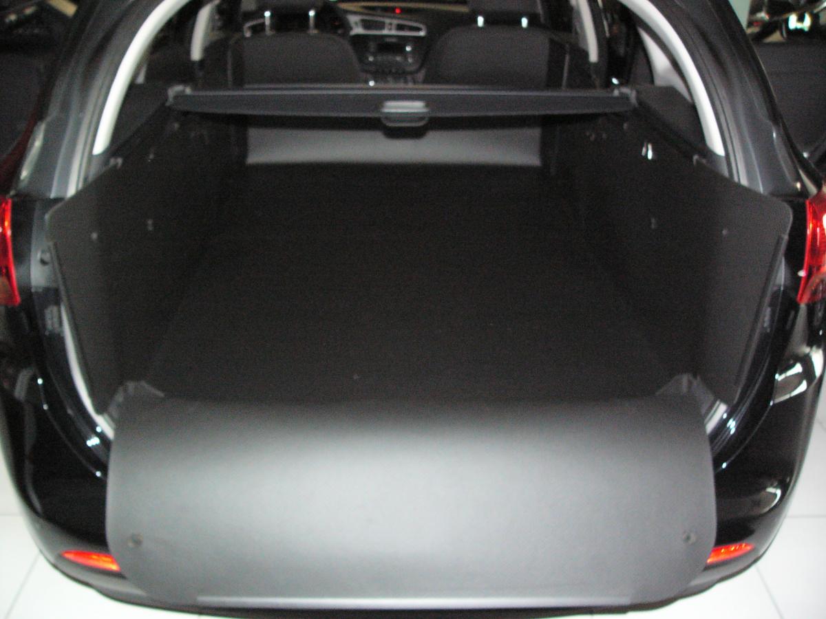 Der hohe Kofferraumschutz für Kia Ceeds sw,  passgenaue Kofferraumwanne gegen Schmutz, Nässe und Beschädigung