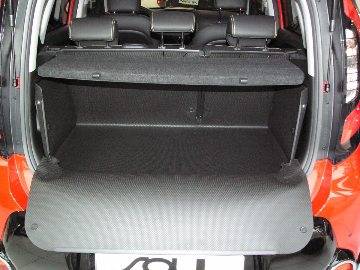 Sie haben nicht nur für den gesamten Kofferraum von KIA Soul sondern auch für die Ladekante und Stoßstange professionellen und zuverlässigen Schutz vor Schmutz und Beschädigung. Der inhaenger ist selbststehend, ohne Klettverschlüsse, Bänder oder Schnüre.