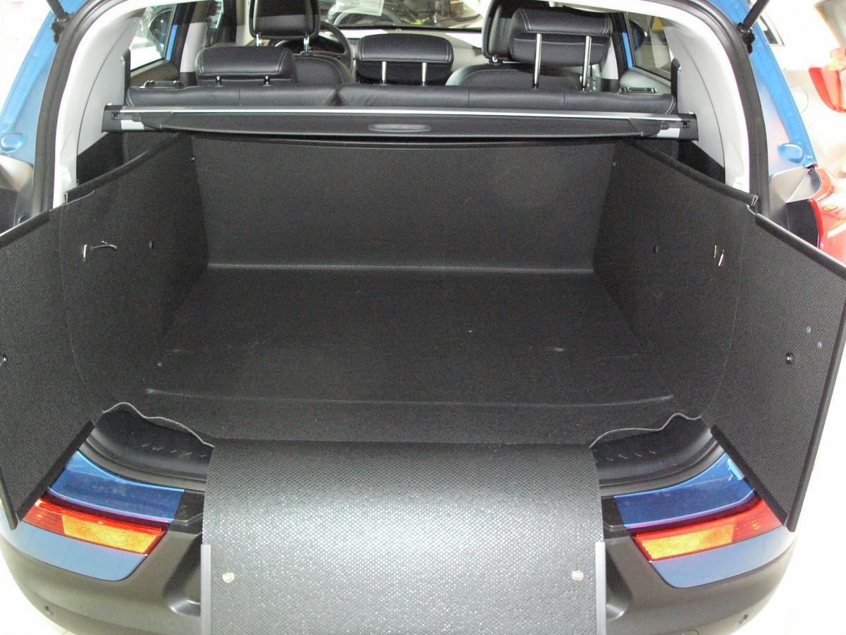 Der hohe, passgenaue Kofferraumschutz für Kia Sportage,  hohe Kofferraumwanne gegen Schmutz, Nässe und Beschädigung