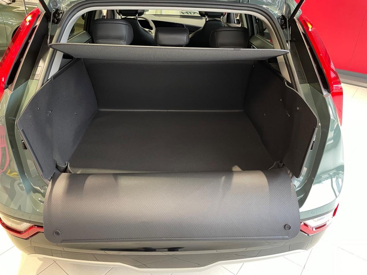 Kofferraumwanne Kia Niro EV, der Schutz, der den Kofferraum schützt wie ein Mantel den Körper auch die Abdeckung ist verwendbar..