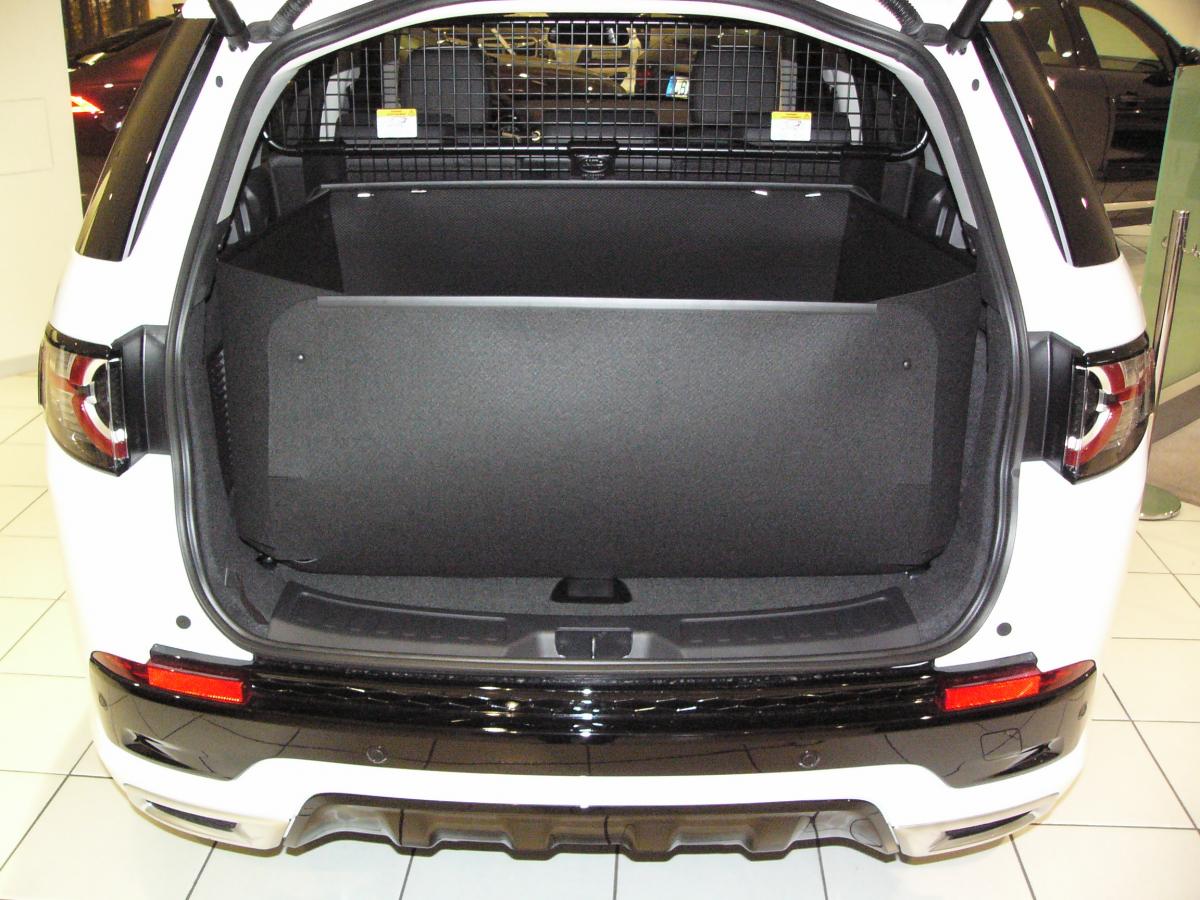 Der hohe Kofferraumschutz für Land Rover  Discovery Sport,  passgenaue Kofferraumwanne gegen Schmutz, Nässe und Beschädigung