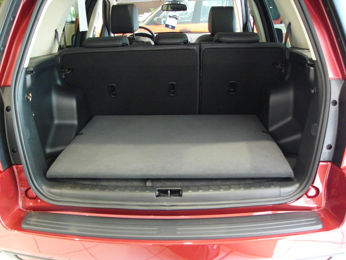 Hoher Kofferraumschutz für Land Rover Freelander 2,  passgenaue Kofferraumwanne gegen Schmutz, Nässe und Beschädigung