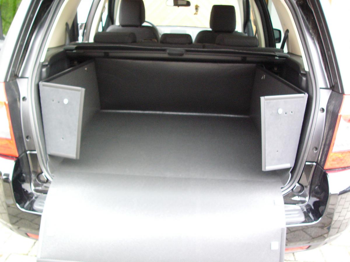 Hoher Kofferraumschutz für Land Rover Freelander 2,  passgenaue Kofferraumwanne gegen Schmutz, Nässe und Beschädigung