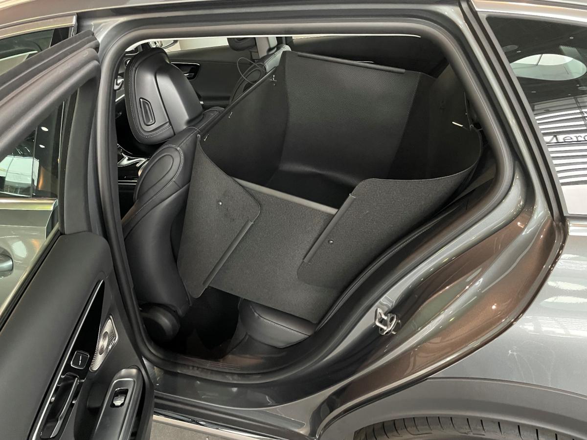 Rückbank Ihres C-Klasse T-Modells wird 2drittel zuverlässig geschützt