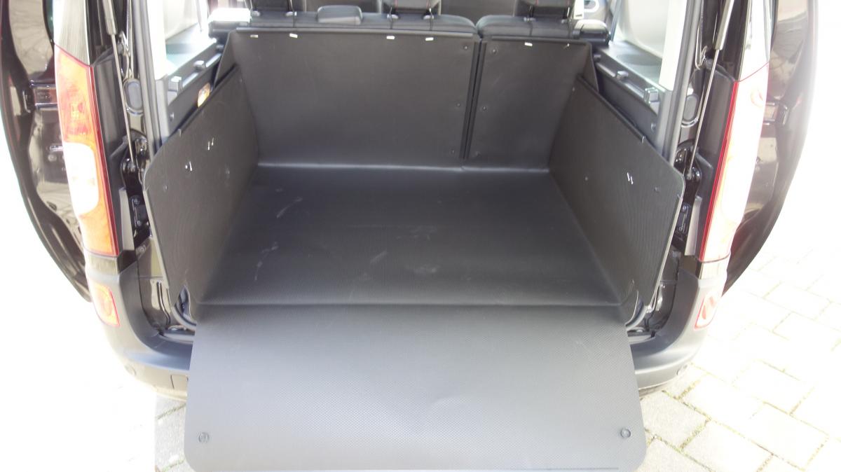 Mercedes Citan, der teilbare Kofferraumschutz kann auch als ganzes benutzt werden.