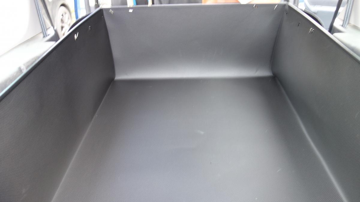 In Ihrem Mercedes Citan-Transporter können Sie vom Steinbruch Steine transportieren